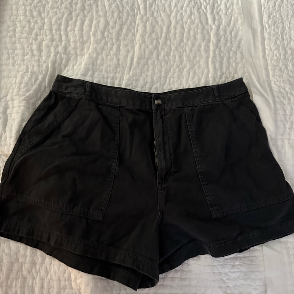 Universal Thread High Rise Shorts - Picture 2 of 4